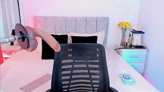 Snapshot of Taylormaxwell chatting on 01-08-26, 10:12 Taylormaxwell online show from 01-08-26, 10:12