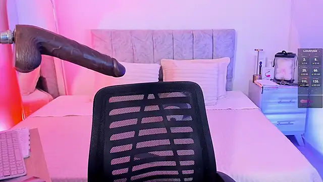 Snapshot of Taylormaxwell chatting on 02-05-26, 08:57 Taylormaxwell online show from 02-05-26, 08:57