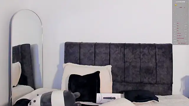 Snapshot of Taylormaxwell chatting on 02-18-26, 12:06 Taylormaxwell online show from 02-18-26, 12:06