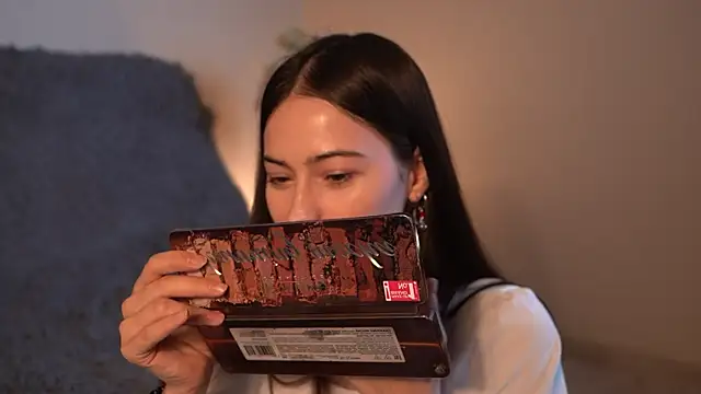 Snapshot of ywixos chatting on 12-22-25, 01:19 ywixos online show from 12-22-25, 01:19