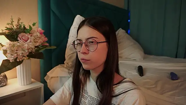 Snapshot of ywixos chatting on 02-12-26, 02:45 ywixos online show from 02-12-26, 02:45