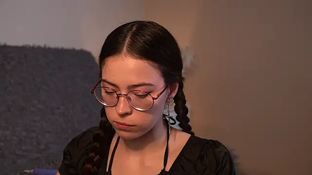 Snapshot of ywixos chatting on 02-17-26, 02:57 ywixos online show from 02-17-26, 02:57