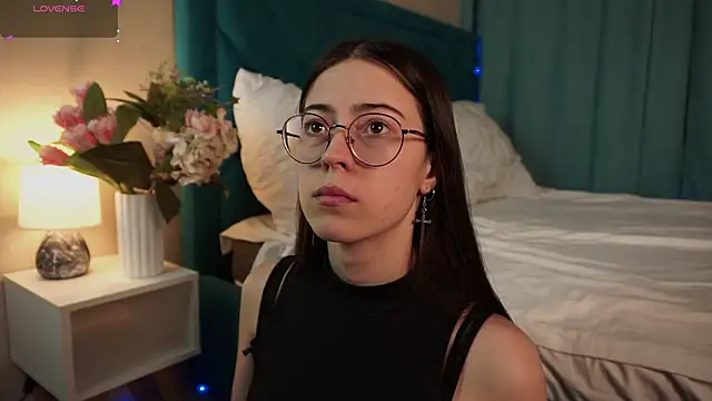 Snapshot of ywixos chatting on 02-19-26, 02:35 ywixos online show from 02-19-26, 02:35