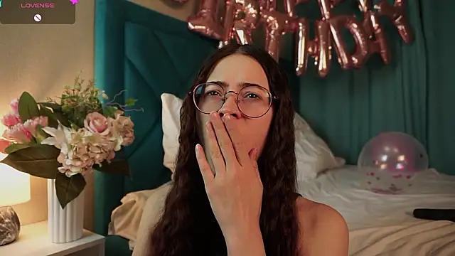 Snapshot of ywixos chatting on 02-21-26, 02:29 ywixos online show from 02-21-26, 02:29