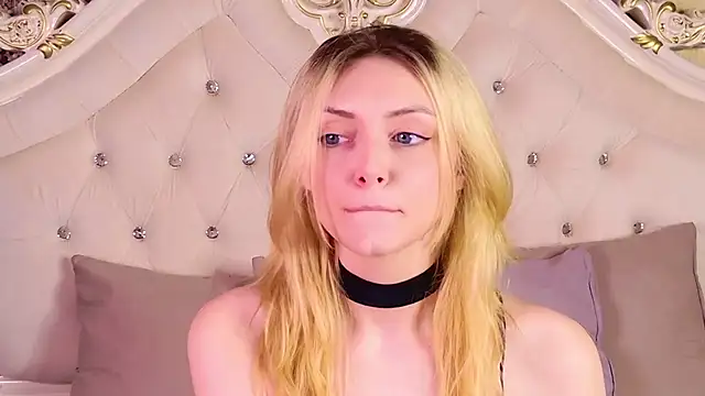 Snapshot of CindyFors chatting on 09-08-25, 08:52 CindyFors online show from 09-08-25, 08:52