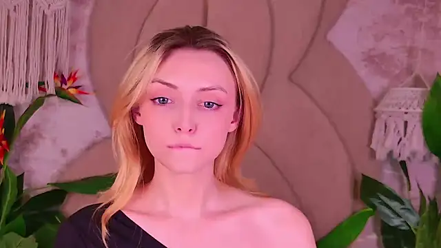 Snapshot of CindyFors chatting on 09-11-25, 09:04 CindyFors online show from 09-11-25, 09:04