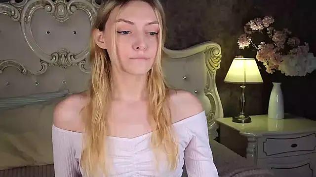 Snapshot of CindyFors chatting on 09-17-25, 08:54 CindyFors online show from 09-17-25, 08:54