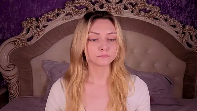 Snapshot of CindyFors chatting on 09-20-25, 08:54 CindyFors online show from 09-20-25, 08:54