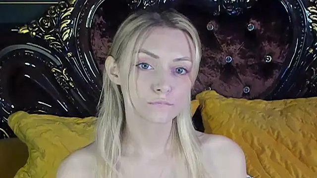 Snapshot of CindyFors chatting on 10-04-25, 09:02 CindyFors online show from 10-04-25, 09:02