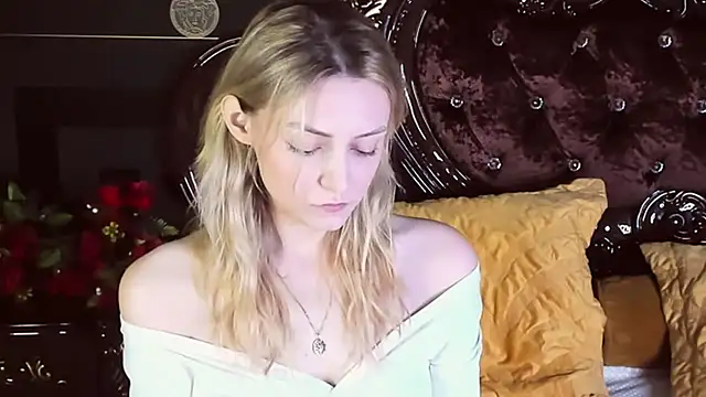 Snapshot of CindyFors chatting on 10-10-25, 09:47 CindyFors online show from 10-10-25, 09:47