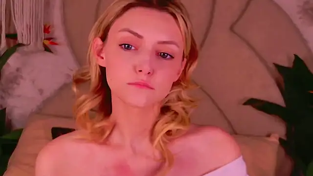 Snapshot of CindyFors chatting on 10-12-25, 09:25 CindyFors online show from 10-12-25, 09:25