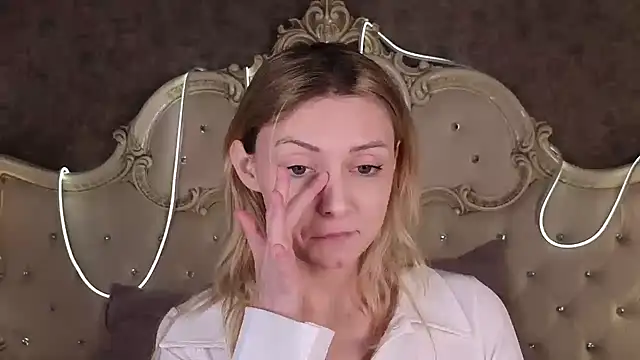 Snapshot of CindyFors chatting on 10-16-25, 09:05 CindyFors online show from 10-16-25, 09:05