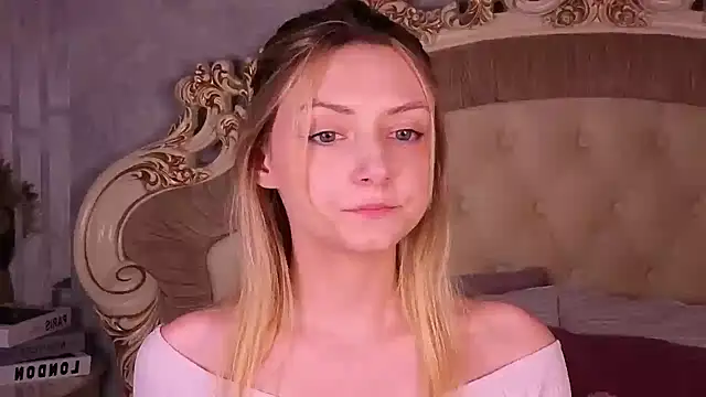 Snapshot of CindyFors chatting on 10-28-25, 08:55 CindyFors online show from 10-28-25, 08:55