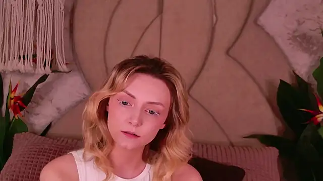 Snapshot of CindyFors chatting on 11-06-25, 08:54 CindyFors online show from 11-06-25, 08:54