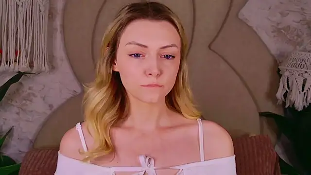 Snapshot of CindyFors chatting on 12-02-25, 10:27 CindyFors online show from 12-02-25, 10:27