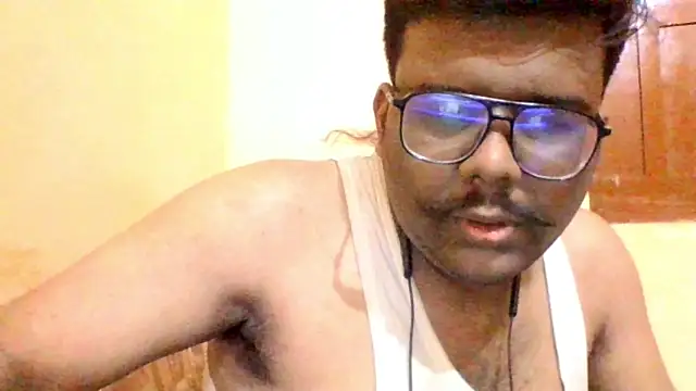 Snapshot of brownbear6 chatting on 10-17-25, 02:52 brownbear6 online show from 10-17-25, 02:52