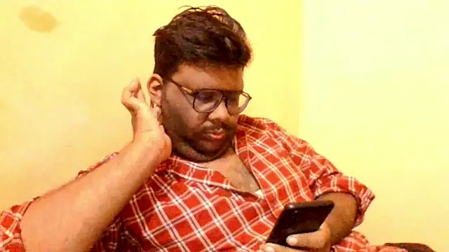 Snapshot of brownbear6 chatting on 10-27-25, 06:23 brownbear6 online show from 10-27-25, 06:23