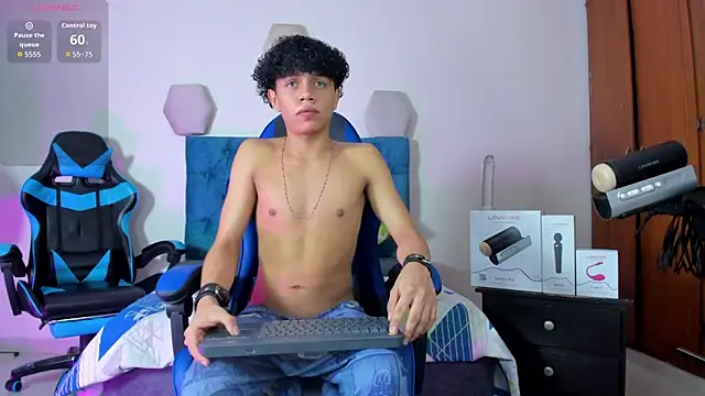 Snapshot of _taylor_black chatting on 09-26-25, 02:10 taylor black online show from 09-26-25, 02:10