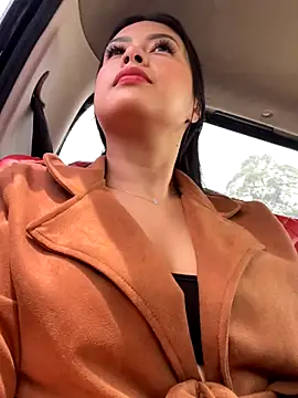 CrisMarulanda online show from 11-05-25, 04:51