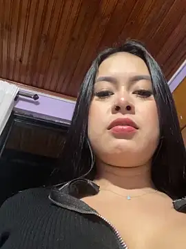 CrisMarulanda online show from 11-12-25, 02:45