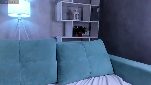 Molly Platt online show from 11-17-25, 09:26