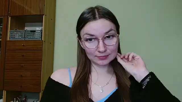 LooveELLYx online show from 02-18-25, 06:15