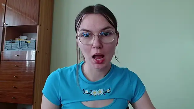 LooveELLYx online show from 10-10-25, 06:34