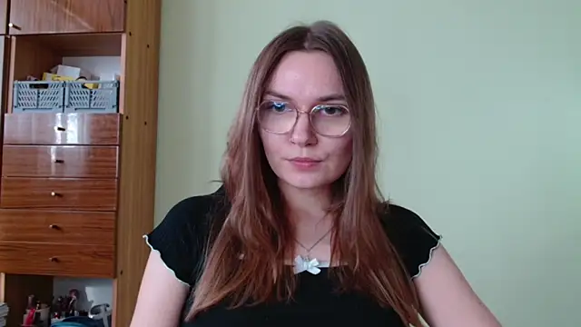 LooveELLYx online show from 10-15-25, 01:44