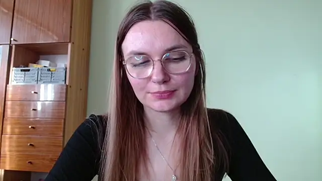 LooveELLYx online show from 10-21-25, 01:45