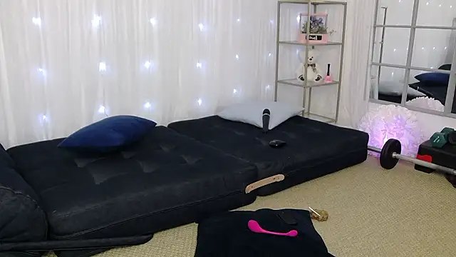 Snapshot of SarahRaynex chatting on 02-02-26, 08:02 SarahRaynex online show from 02-02-26, 08:02