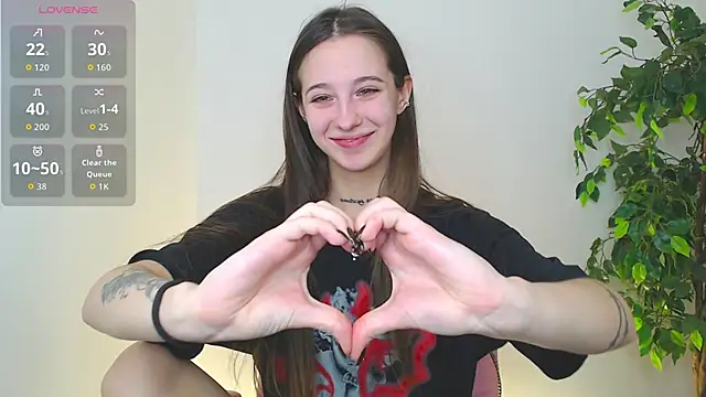 Little cherryy   online show from 10-18-25, 06:48