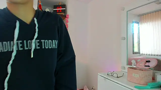 Snapshot of Danesacronin chatting on 11-05-25, 07:36 Danesacronin online show from 11-05-25, 07:36