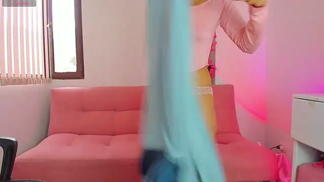 Snapshot of Danesacronin chatting on 11-20-25, 08:30 Danesacronin online show from 11-20-25, 08:30