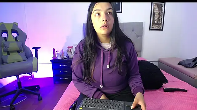 Esmeraldaa- online show from 09-30-25, 04:28