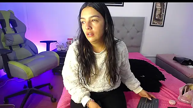 Esmeraldaa- online show from 10-04-25, 04:32