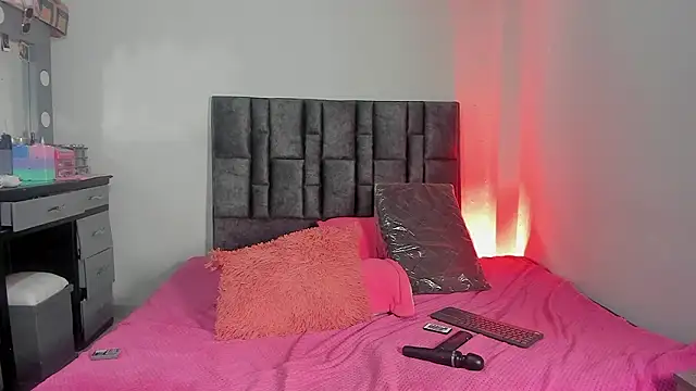 Snapshot of Esmeraldaa- chatting on 02-07-26, 06:17 Esmeraldaa- online show from 02-07-26, 06:17