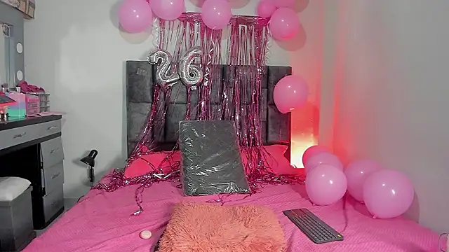 Snapshot of Esmeraldaa- chatting on 02-12-26, 04:07 Esmeraldaa- online show from 02-12-26, 04:07