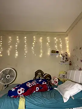 effie castroo online show from 10-30-25, 03:08