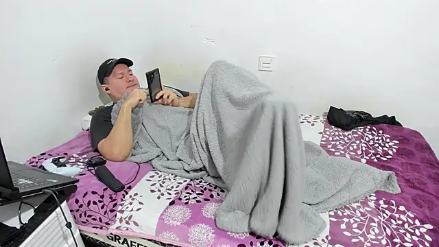 Snapshot of fuckynations chatting on 12-30-24, 05:58 fuckynations online show from 12-30-24, 05:58