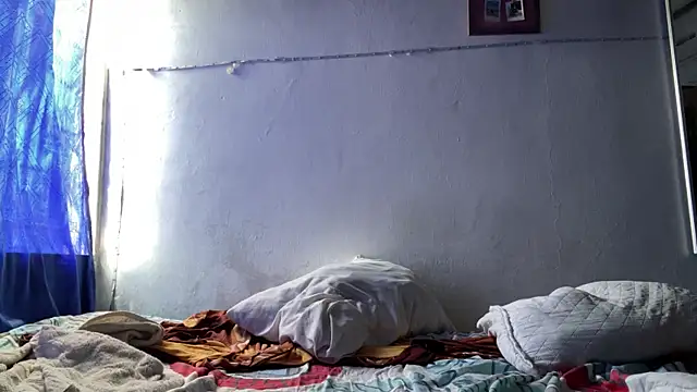 Snapshot of RobinLenoxx chatting on 11-19-25, 07:03 RobinLenoxx online show from 11-19-25, 07:03