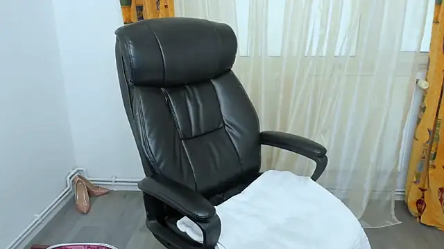 NaughtyWifey1 online show from 09-10-25, 04:45