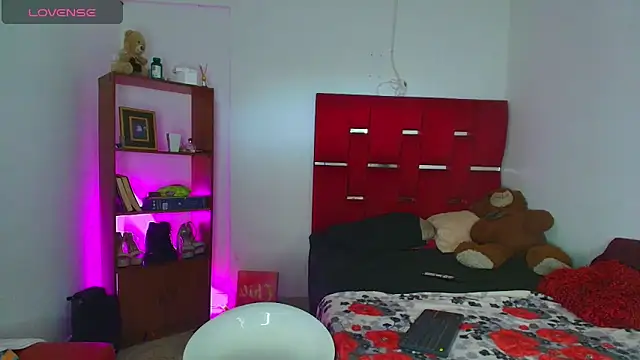 Camila hot ts online show from 02-18-26, 03:41