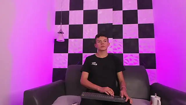 AndyFame1 online show from 10-03-25, 07:44