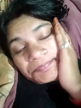 Snapshot of couple_71 chatting on 11-28-25, 08:11 couple 71 online show from 11-28-25, 08:11