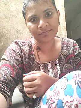 Snapshot of couple_71 chatting on 12-05-25, 06:33 couple 71 online show from 12-05-25, 06:33