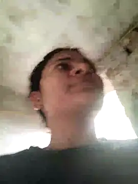 Snapshot of couple_71 chatting on 12-15-25, 06:06 couple 71 online show from 12-15-25, 06:06