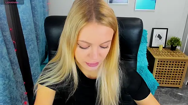 Snapshot of KatherineePierce chatting on 09-24-25, 04:21 KatherineePierce online show from 09-24-25, 04:21