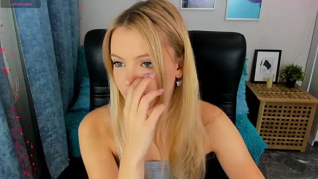 Snapshot of KatherineePierce chatting on 09-25-25, 12:42 KatherineePierce online show from 09-25-25, 12:42