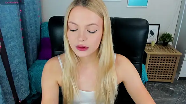 Snapshot of KatherineePierce chatting on 10-03-25, 04:59 KatherineePierce online show from 10-03-25, 04:59