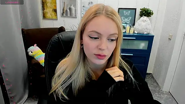 Snapshot of KatherineePierce chatting on 10-20-25, 05:35 KatherineePierce online show from 10-20-25, 05:35